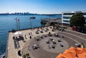 Coast Lonsdale Quay Hotel