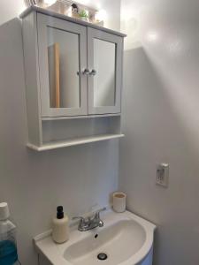 Cozy One-Bedroom Retreat in the Heart of Smithtown