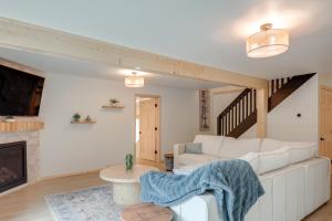 Snowmobile Trail On-Site Cozy Post Lake Retreat