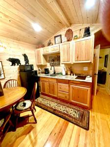 Little Bear Tiny Cabin