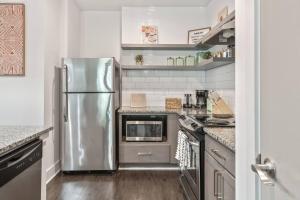 Stylish Modern Queen Suite Parking Pet Friendly