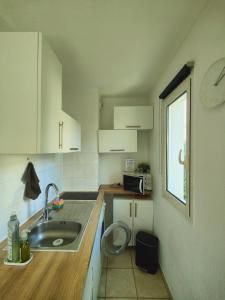 Studio près mer et aéroport - Studio near sea and airport