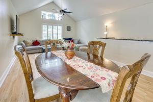 4 Mi to Beaches St Simons Island Escape with Patio!