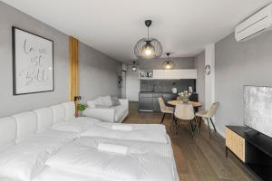 LAM Marble Castle View - AC - Balcony