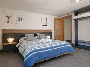 Beachside villa, kids and dog welcome, pool , garden fun and spacious terrace
