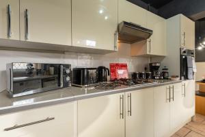 Testimony 3 Bedrm 2 bathroom Cozy Cushy Calm Home