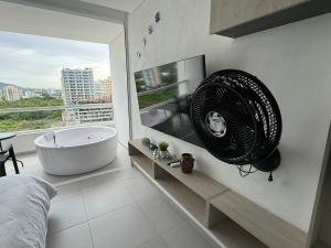 Suite con Jacuzzi y vista al mar piso 13