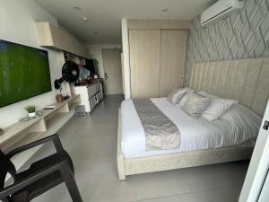 Suite con Jacuzzi y vista al mar piso 13