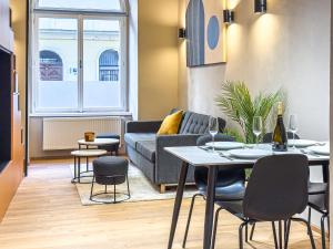 New Modern Art Loft Apartment, City Center