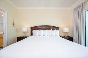 Crystal Shores West 807 condo