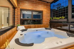 Tivoli 202 - Escapada Premium con Jacuzzi Privado