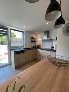 Charmante maison en pierre, avec terrasse et jardin privé