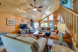 Walk to Main St Mountain Creek Home with GAMEROOM