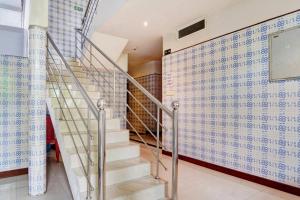 Collection O Vazhakkala Kakkanad