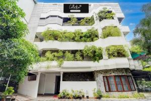 Collection O Vazhakkala Kakkanad