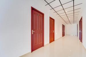 Super Hotel O Vazhakkala