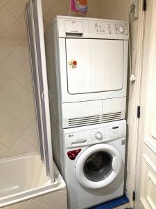 2min from BEACH & Iconic Casino Garden views