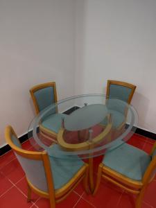 Home 2 minutes drive to airport