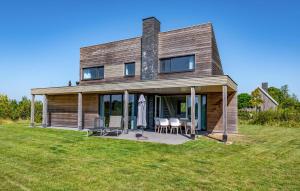 3 Bedroom Amazing Home In Kamperland