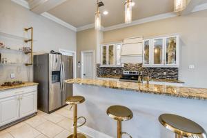 Fenced-In Yard and Pond Views Home 18 Mi to LSU!