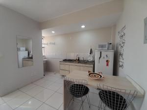 Golden Dolphin Supreme 1004 com cozinha ao lado do Shopping Singapura