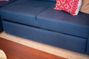 Spacious 2 bedroom apartment on 5th Avenue, steps from the sea