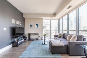 Downtown Condo Near Distillery and Waterfront - The Roland