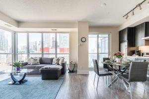 Downtown Condo Near Distillery and Waterfront - The Roland