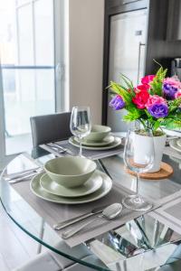 Downtown Condo Near Distillery and Waterfront - The Roland