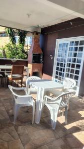 Casa inteira com churrasqueira e 2 suítes