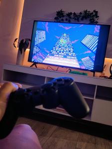 Uai House com jacuzzi, teto rooftop retrátil e colchão massageador