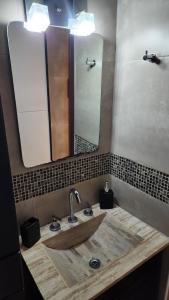 Casa tipo Estudio de concepto abierto, Centrica, Parrilla, Cochera Privada y Portón Eléctrico