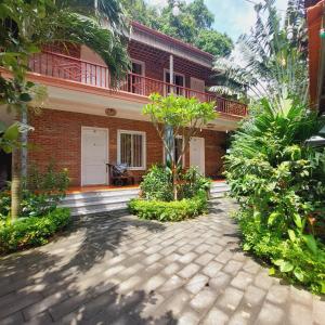 Ninh Binh Mountain Side Homestay & Cafe