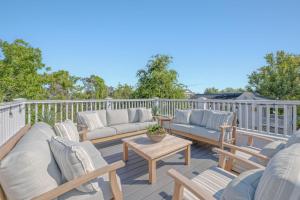 Hot Tub & Rooftop & Parking - 3 Blocks to King