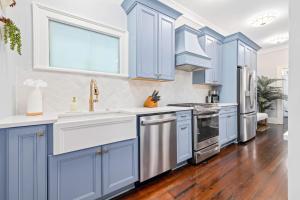 Hot Tub & Rooftop & Parking - 3 Blocks to King