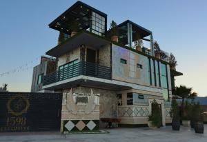 EXCLUSIVE 1598 Hotel Boutique