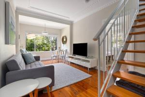 Liora Grove - Leafy Escape near Centennial Park