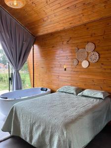 Chalé Tiny house com banheira e lareira