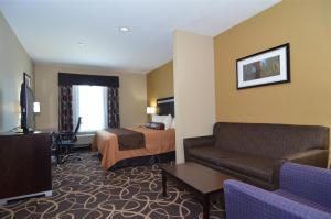 King Suite with Bathtub - Disability Access/Non-Smoking room in Best Western Plus Kenedy Inn