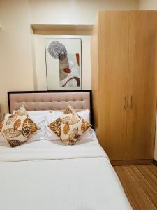 A Dreamy Elegant Studio