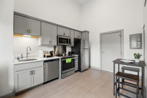 Bright and Modern Studio in Louisville # 305