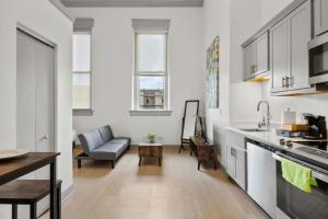 Bright and Modern Studio in Louisville # 305