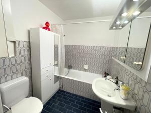 - - - - - Au Sixième Ciel - - - - -