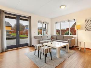 Comfortable Waterfront Park Retreat