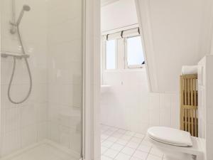 Comfortable Waterfront Park Retreat