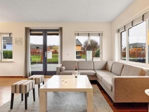 Comfortable Waterfront Park Retreat