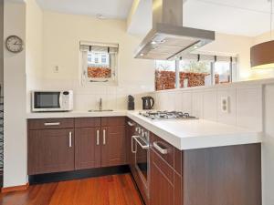 Comfortable Waterfront Park Retreat