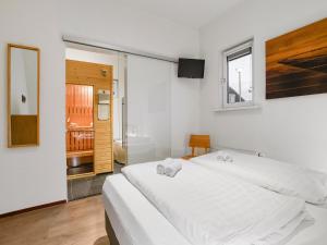 Lakeside Bungalow with Private Sauna