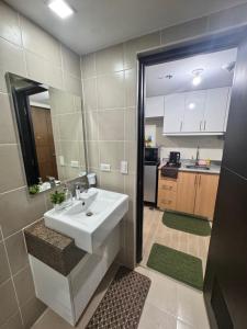 Luxury Home Comfort At Manhattan Plaza Cubao WiFi