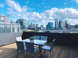 Skyline 222 Luxury 5-Level City Stay Rooftop Terrace